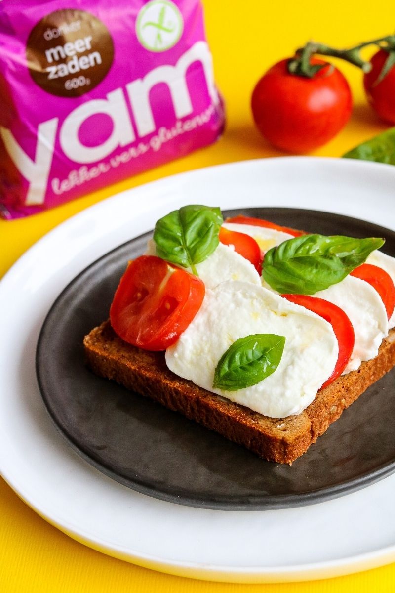 Glutenvrij YAM meerzaden broodje caprese