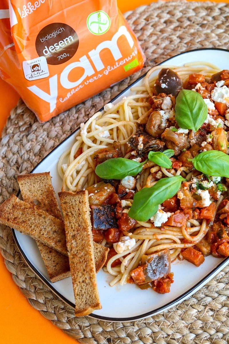 Vega pasta met aubergine bolognese saus