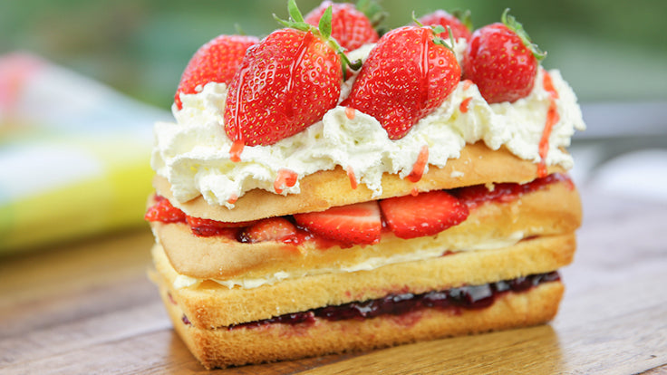 YAM laagjes cake met aardbei en room