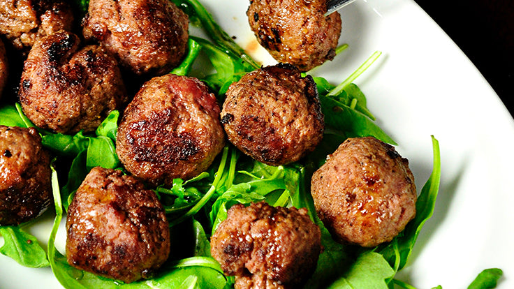 Crispy gehaktballetjes gevuld met mozzarella