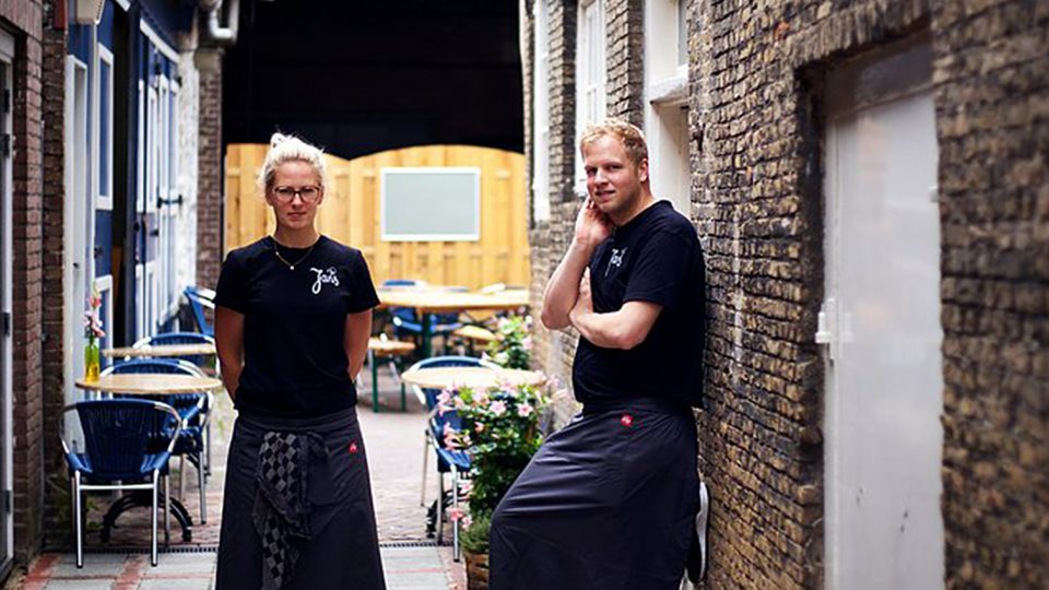 Jans serveert op YAM brood