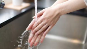 Handenwassen voorkomt kruisbesmetting