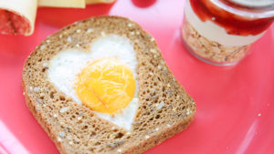 hartje ei in brood valentijn moederdag vaderdag